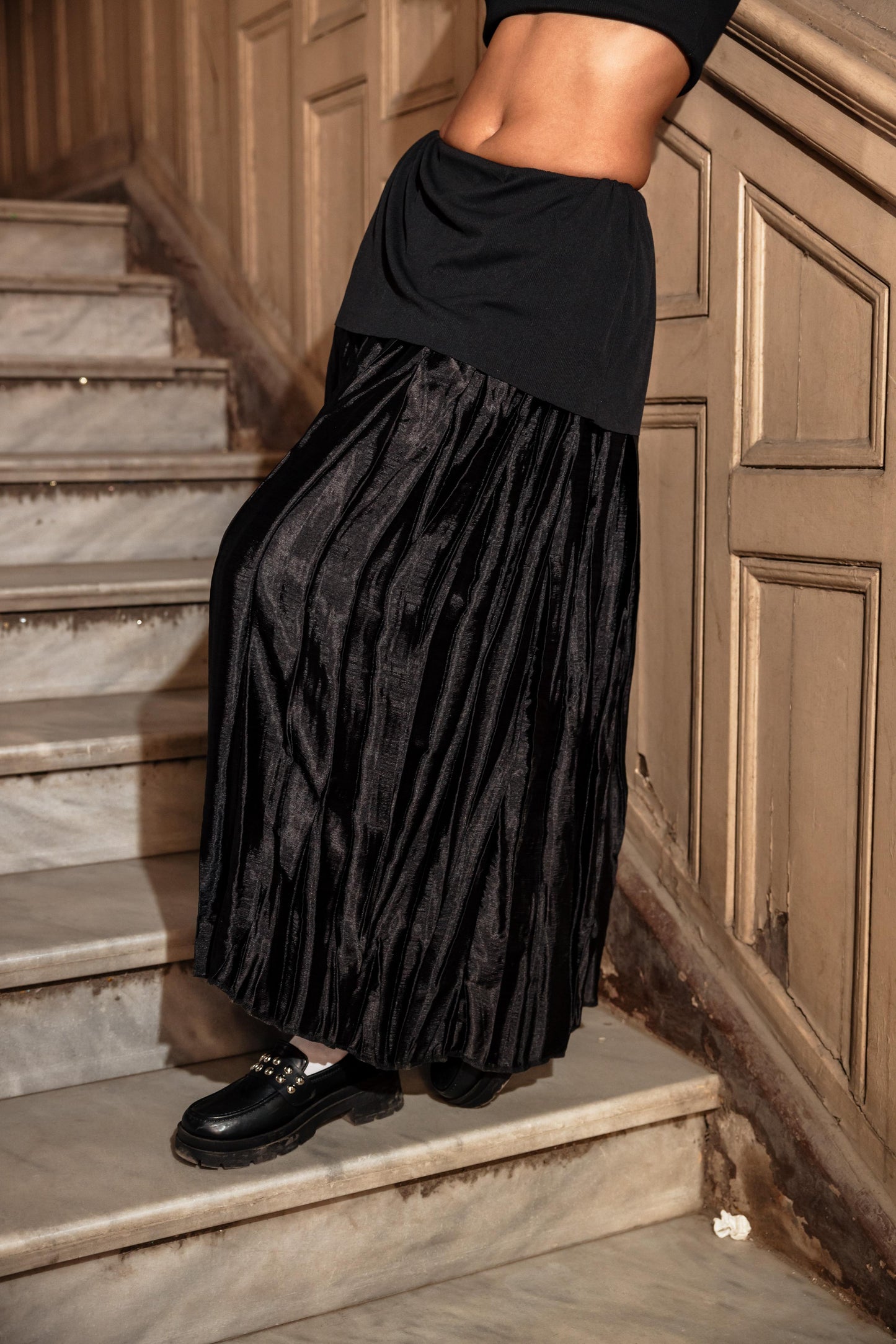 Black crinkle skirt