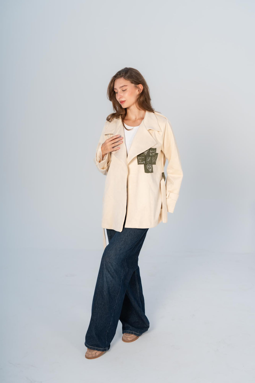 Beige sticky notes suede coat
