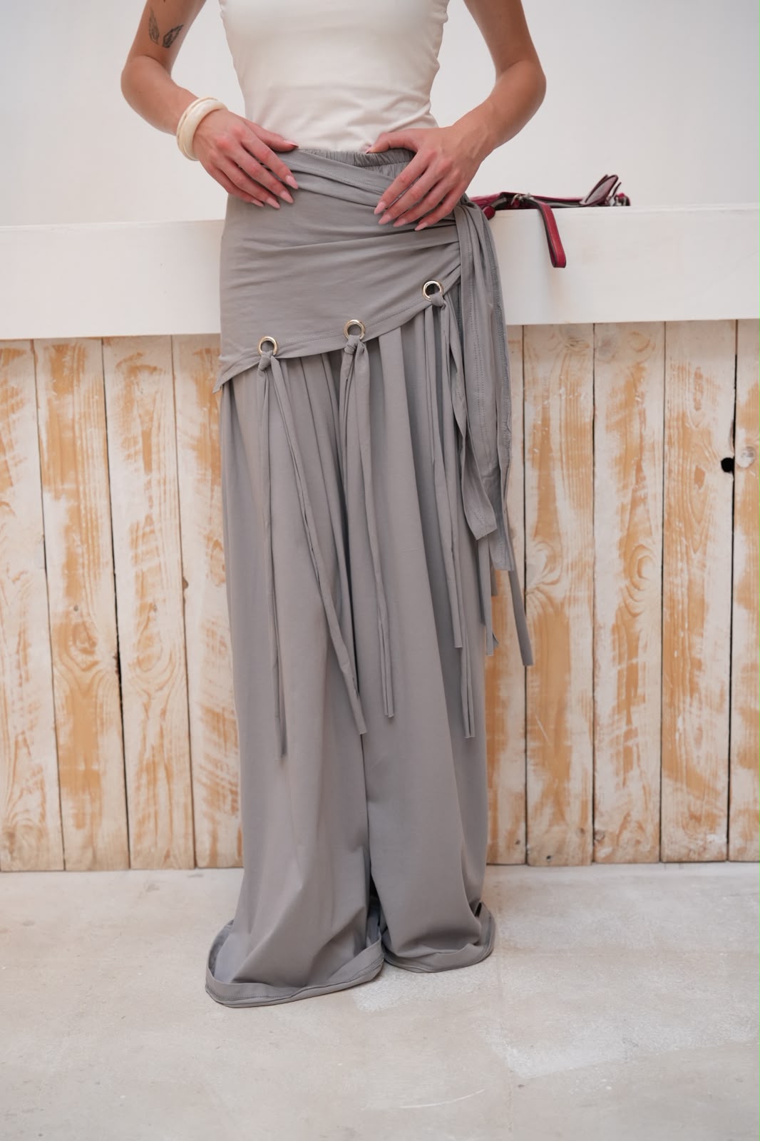 Grey Luna panta