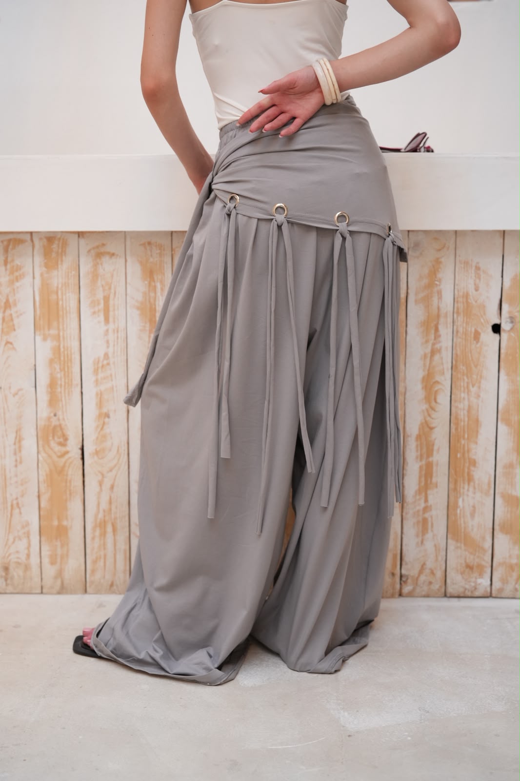Grey Luna panta
