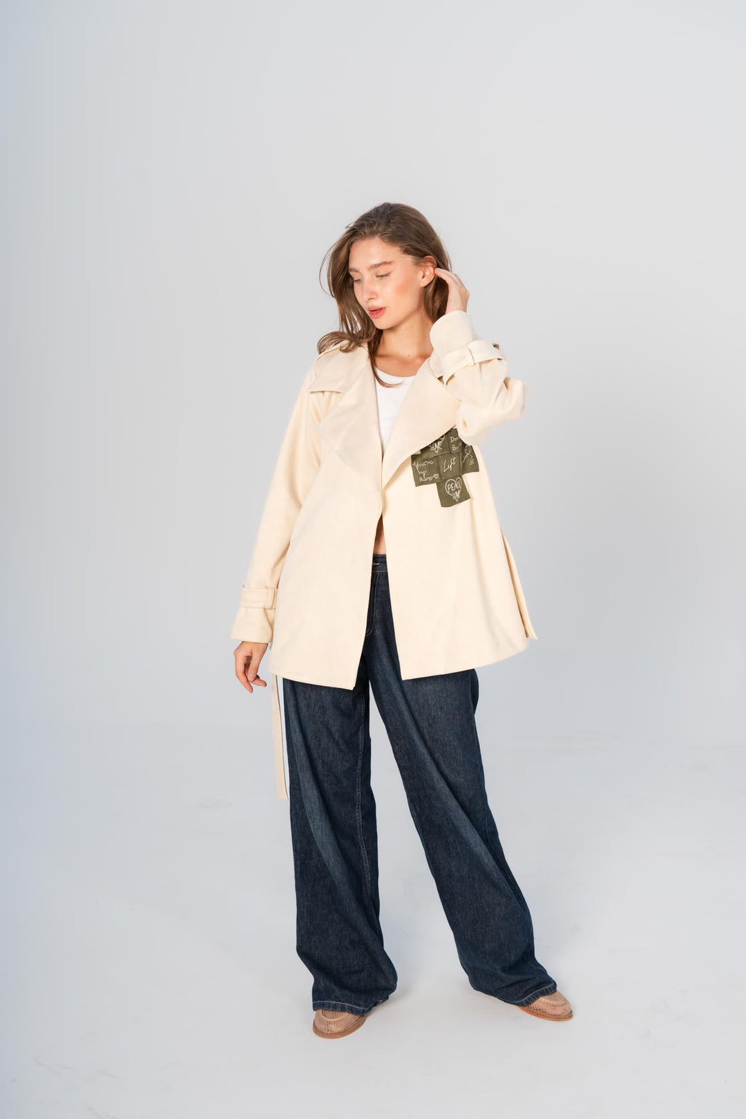 Beige sticky notes suede coat