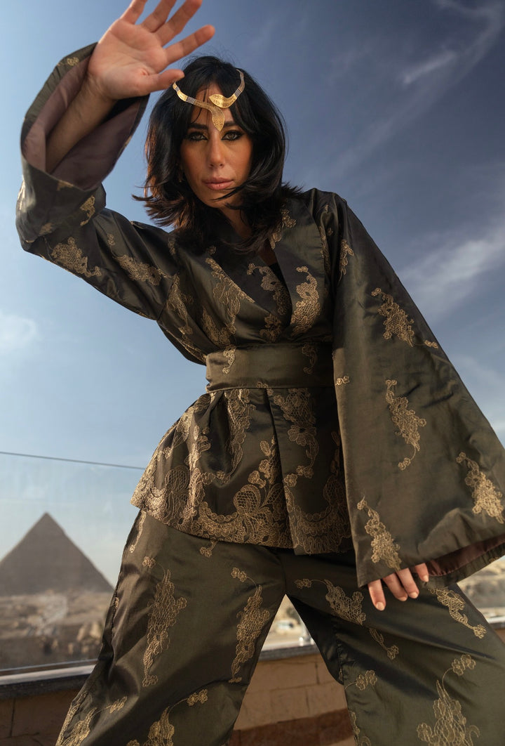 Artistic embroidered set