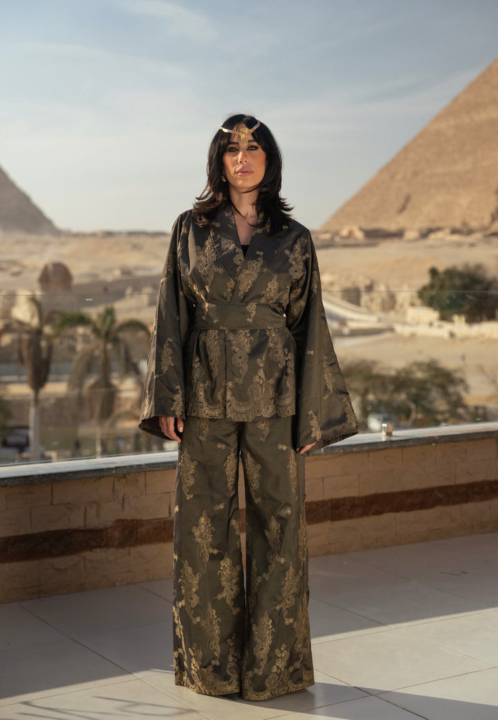 Artistic embroidered set