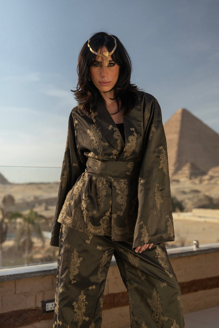 Artistic embroidered set