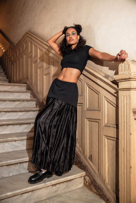 Black crinkle skirt