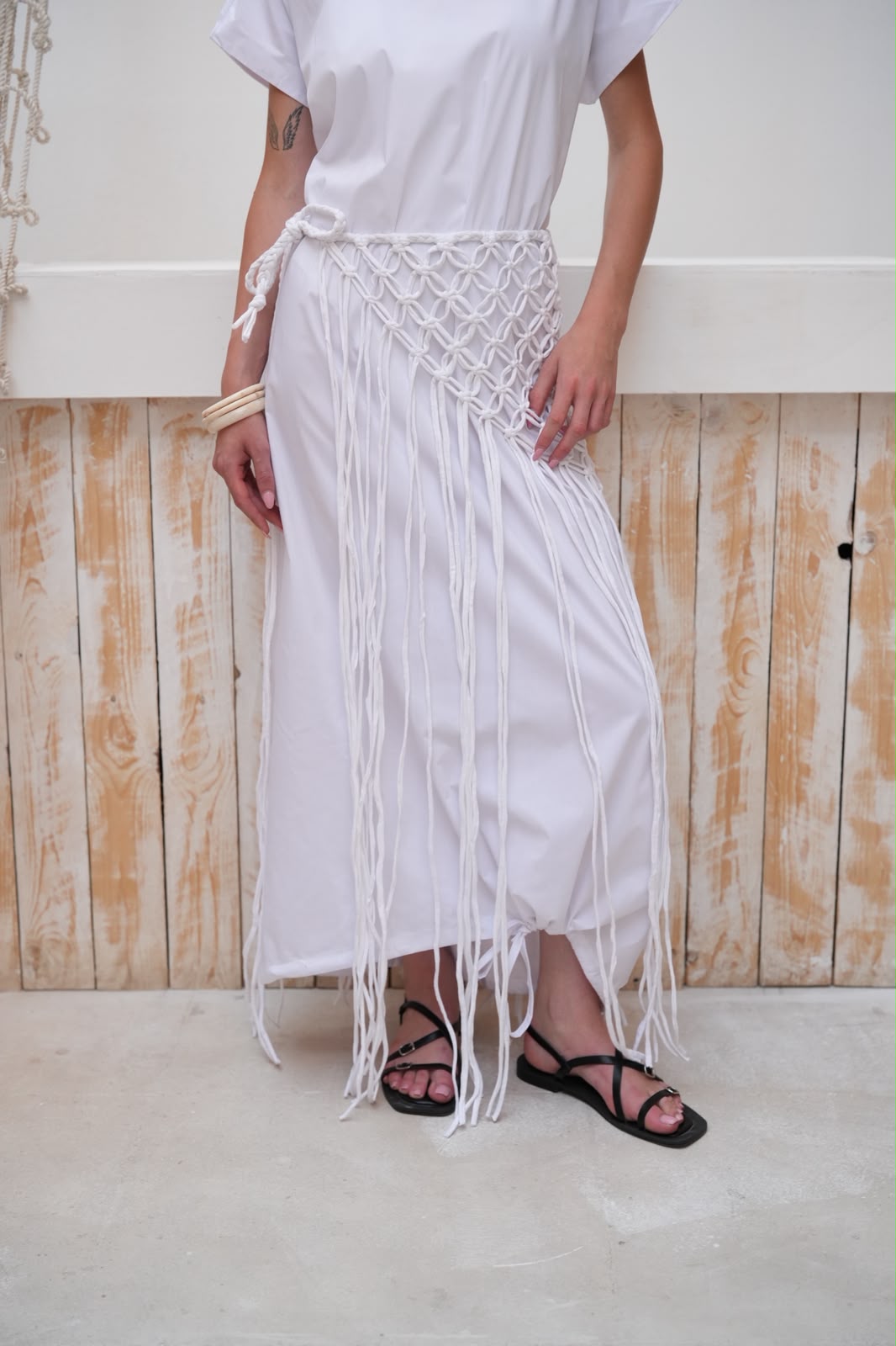White meshwave belt
